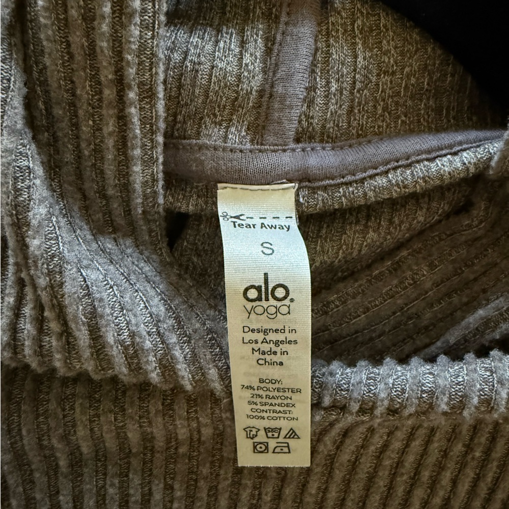 ALO Yoga Cropped Hooded Muse Sweatshirt - Picture 5 of 5